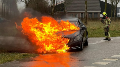 Auto uitgebrand op Provincialeweg in Wissenkerke