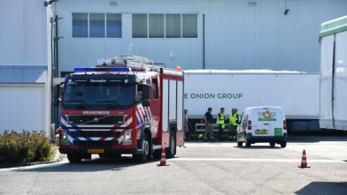 Brandweer doet metingen bij bedrijf Nisseweg Kruiningen