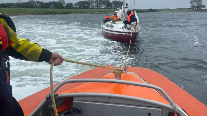 Het jacht lag tegen de dijk van Geersdijk aan.