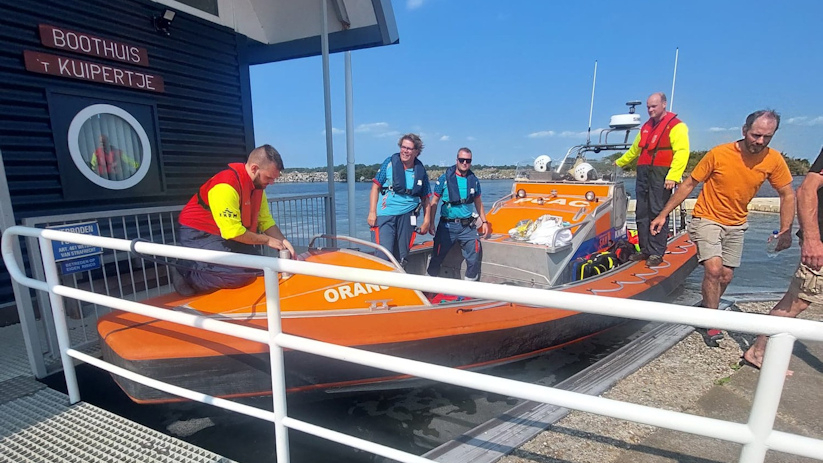 De ambulanciers zijn meegevaren met de vrijwilligers van de KNRM.