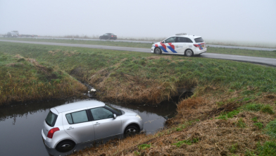 Auto in sloot Sint Philipsland