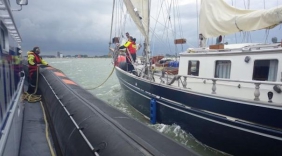 Tweemaster in problemen op Westerschelde