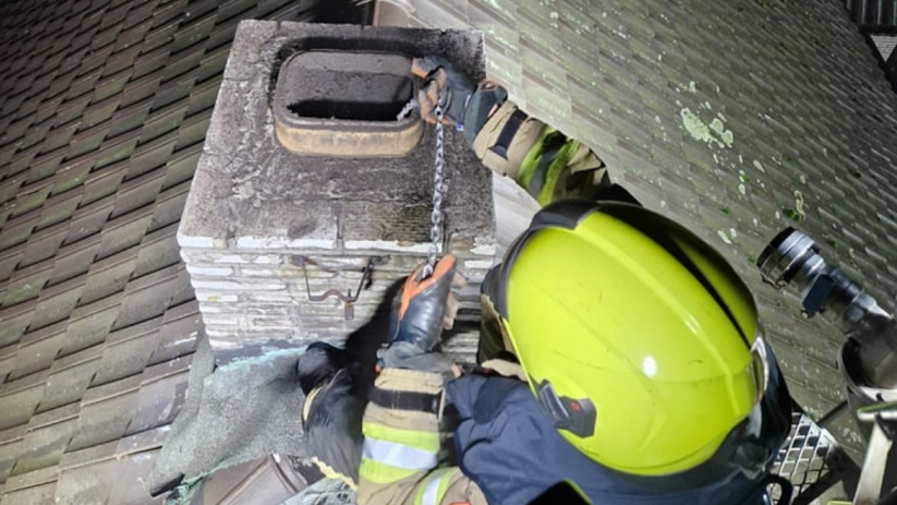 De brandweer heeft het rookkanaal geveegd.