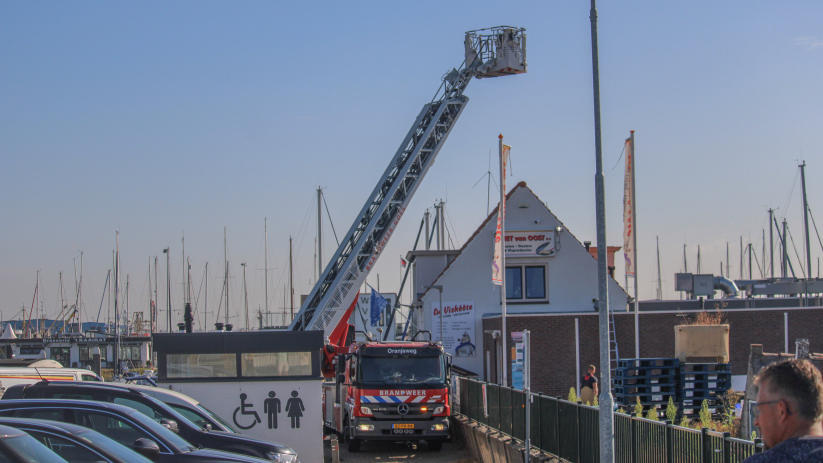 De ladderwagen van Goes werd ingezet.