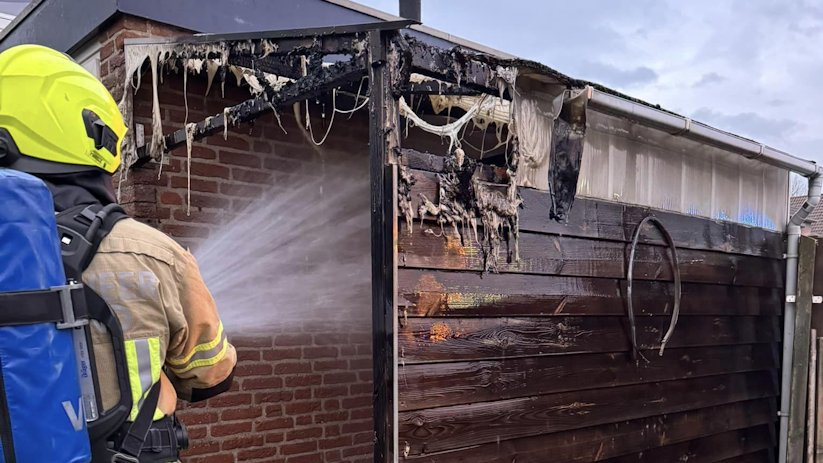 De brandweer van Axel heeft de brand geblust.