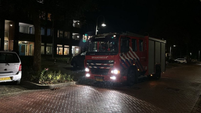 Brandweer helpt personen trap op na uitvallen lift