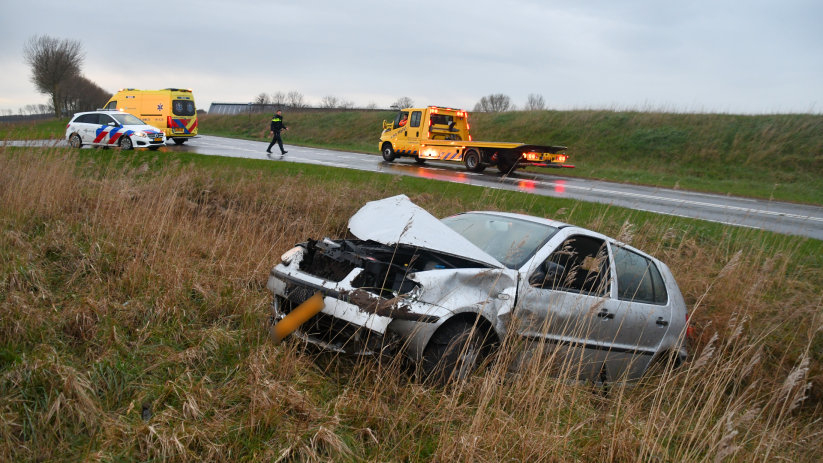 Auto Raakt Boom, Rijdt Van Dijk En Belandt In Greppel - HVZeeland ...