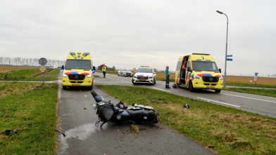 Motorrijder ernstig gewond bij botsing in Wolphaartsdijk