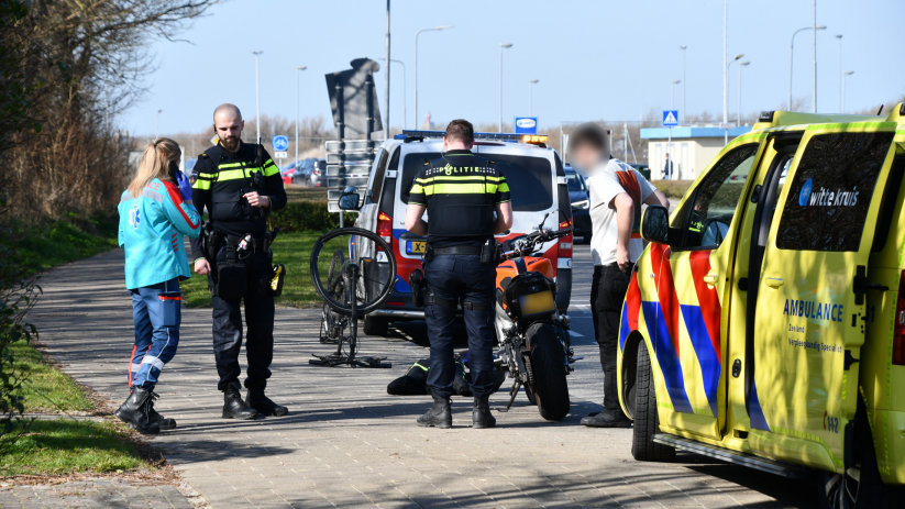 De gewonde is meegenomen door de ambulancedienst.