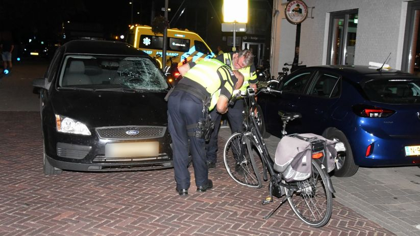 Fietser Belandt Op Voorruit Auto In Heinkenszand - HVZeeland - Nieuws ...