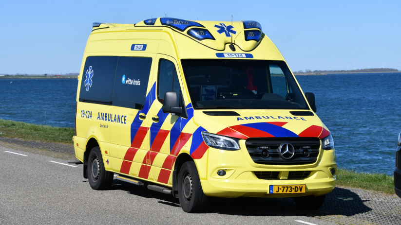 De duikers zijn naar het ziekenhuis gebracht.