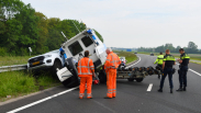 Auto met meetboot geschaard A58 Oost-Souburg