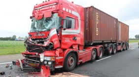 A58 dicht na ongeluk met vrachtwagen