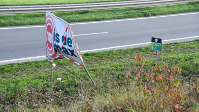 Automobilist ramt verkeersbord Tractaatweg (N62) Axel