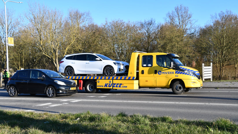 Zeker twee auto's moesten worden getakeld.