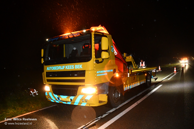 Auto in sloot Postweg Yerseke HVZeeland Nieuws en achtergronden