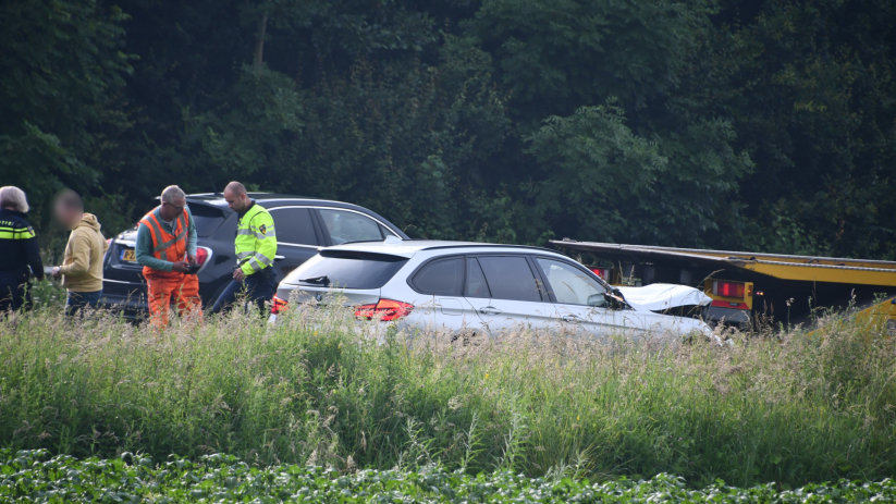 De auto raakte flink beschadigd aan de voorzijde.