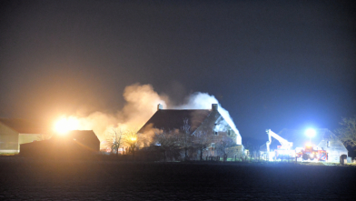 Grote brand in monumentale boerderij Koewacht