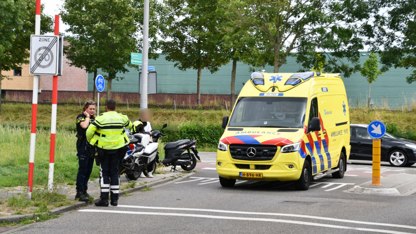 Na een medische check hoefde de scooterbestuurder niet naar het ziekenhuis.