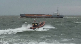 Kitesurfer in problemen bij Domburg