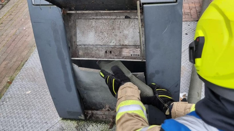 In Zierikzee woedde brand in een ondergrondse container.