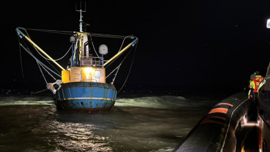 KNRM voorkomt stranding garnalenkotter