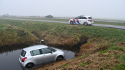 Auto in sloot Sint Philipsland