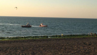 Kitesurfers in de problemen bij Westkapelle