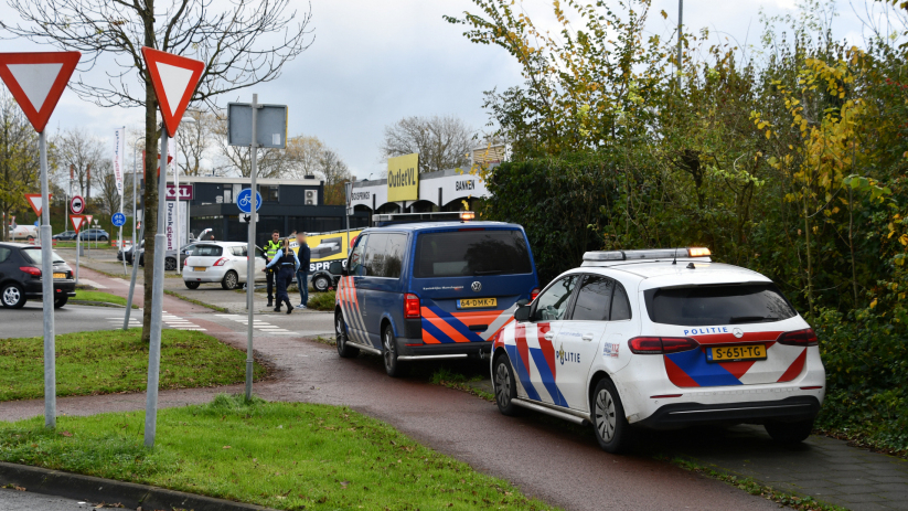 De scooterbestuurder werd per ambulance afgevoerd.