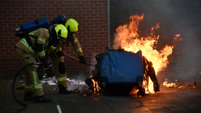 Brand in container achter school in Goes