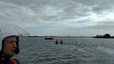 Sloepje vast door laag water op Veerse Meer Veere