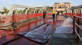 Stationsbrug Middelburg vast door hitte