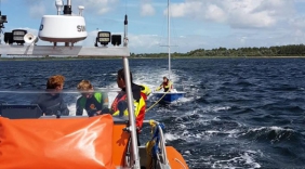 Zeilboot omgeslagen op Veerse Meer