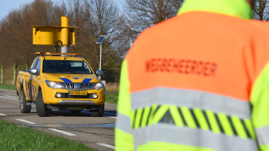 Auto over de kop N57 Burgh-Haamstede