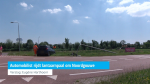 Automobilist rijdt lantaarnpaal om Noordgouwe