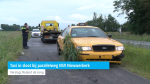 Taxi in sloot bij parallelweg N59 Nieuwerkerk