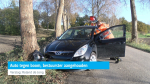 Auto tegen boom, bestuurster aangehouden